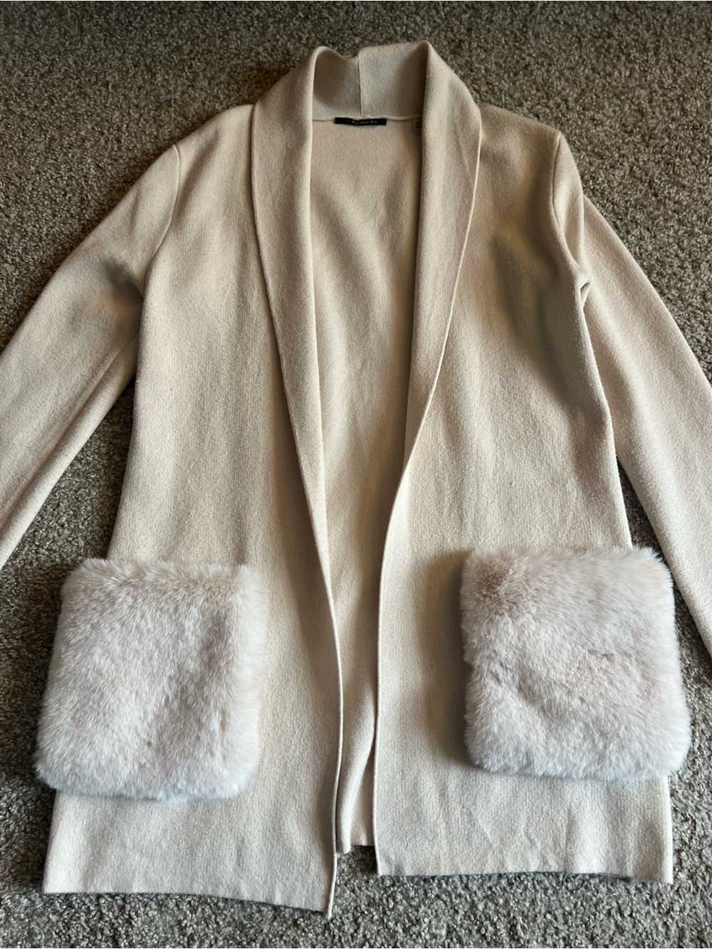 Tahari Cream Open-Front Sweater Cardigan with Remove-able Faux Fur Pockets
